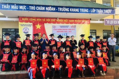 Lễ ra trường cho học sinh lớp 5